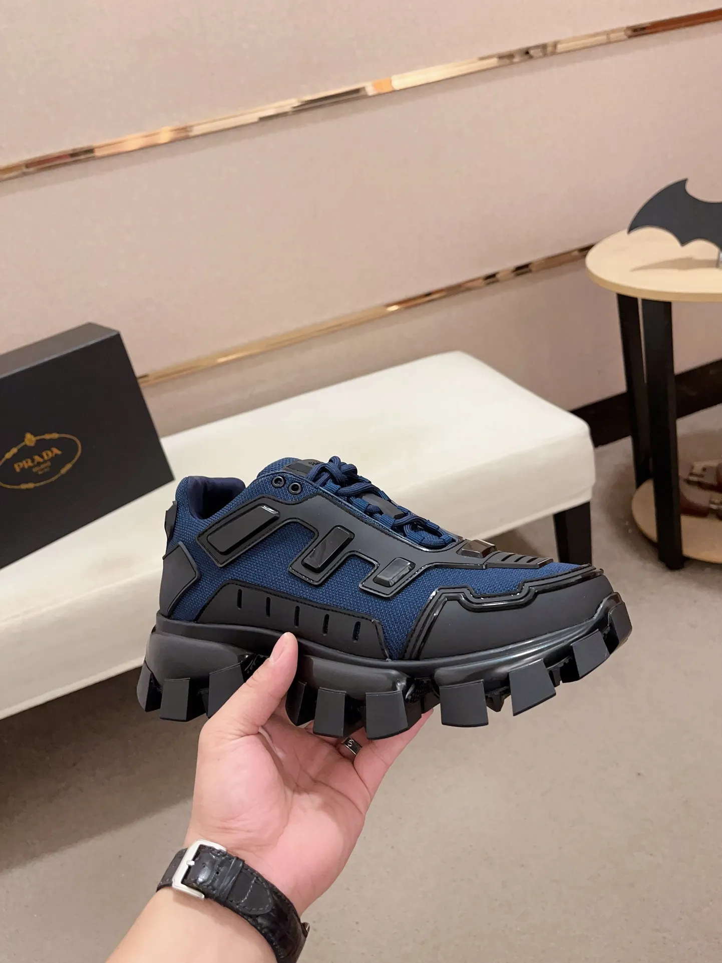 Men's Men's Shoes 💰 620💰 ✔️✔️✔️High-quality new PRADA counters are launched at the same time. The new men's shoes and 😘fabrics are selected from first-layer cowhide. Lining: imported elastic mesh➕cowhide lining. 👍🏿High-end☄️Open-molded non-slip rubber outsole, exquisite lines, simple and elegant, comfortable and high-end for leisure travel. Number of yards: 38 to 44.